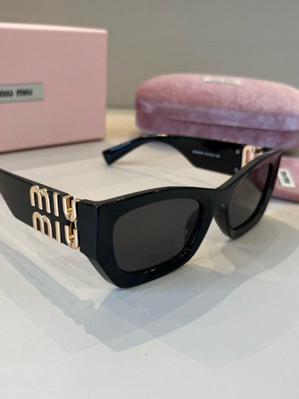 ✅Miu Miu  Gafas de sol negras